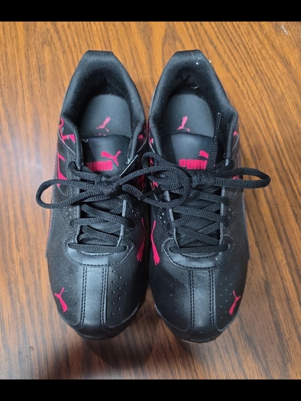 Tazon Puma Black Sneakers with Pink Accents